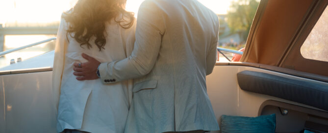 Unsere Empfehlung nach einem schönen Valentinstag 2025 ist eine Bootsfahrt auf dem Neckar.