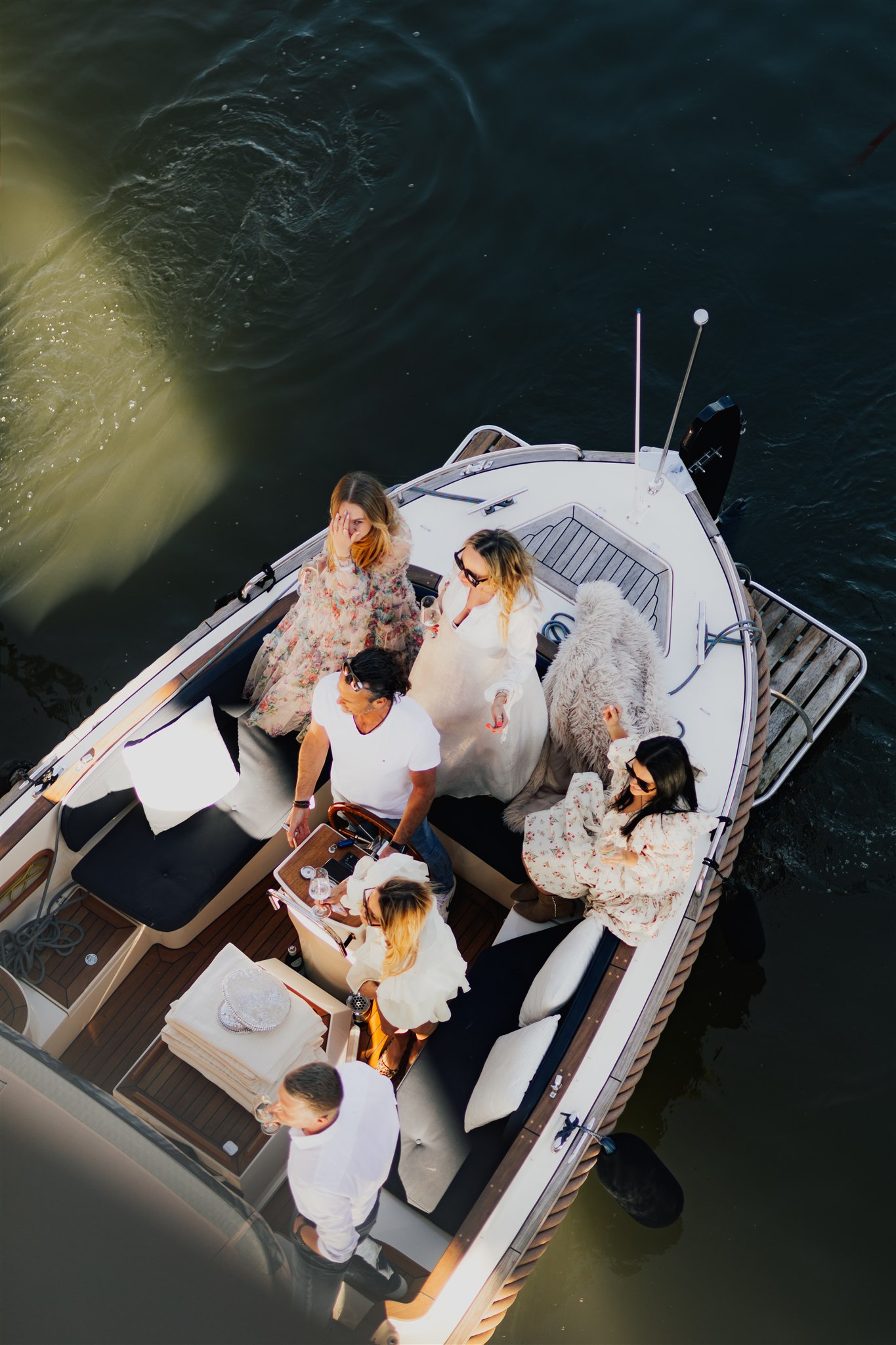 Unsere Boote bieten viel Platz für ein Teambuilding in Heidelberg.
