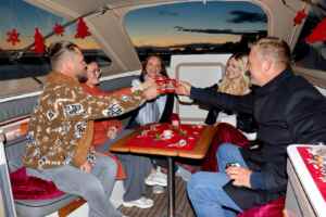 Glühwein Desktop Slider 3_2 01 Unsere Boote sind die ideale Location für Afterwork Heidelberg im Winter.