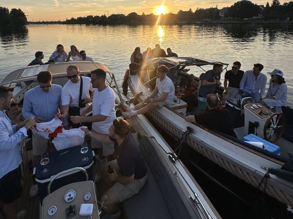 Zwei oder drei Boote, eine Party!